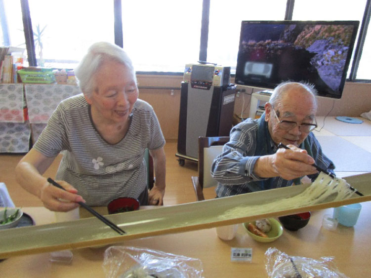 白いはと通信 みんなで流しそうめん♪ 2018年7月 写真1