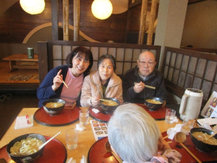 白いはと通信 お花見と楽しいレクリエーション☆ 2019年4月 写真8
