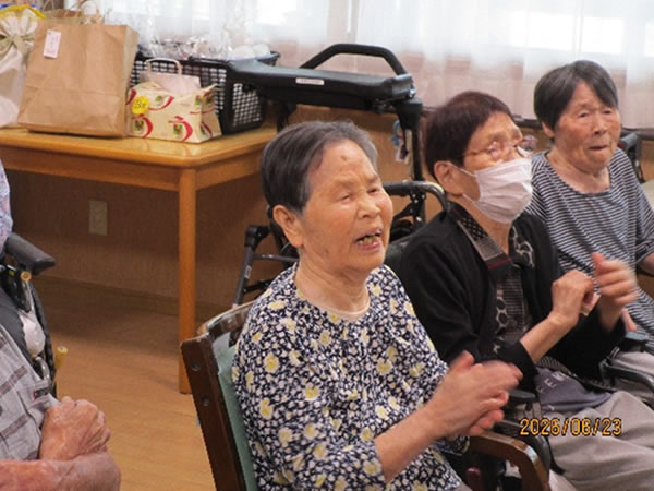 白いはと通信 -----　2026年06月  写真3
